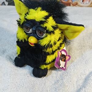1999 Tiger Electronics Bumblebee Furby - Yellow & Black, Tested & Working, Origi